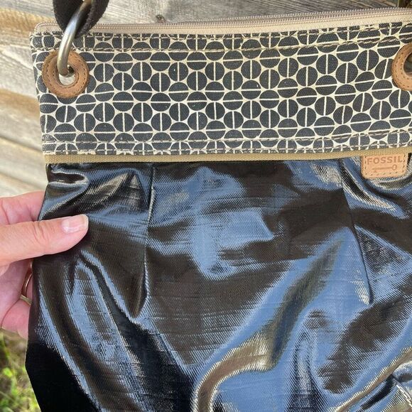 Fossil Key-Per medium black crossbody bag. - Picture 4 of 7